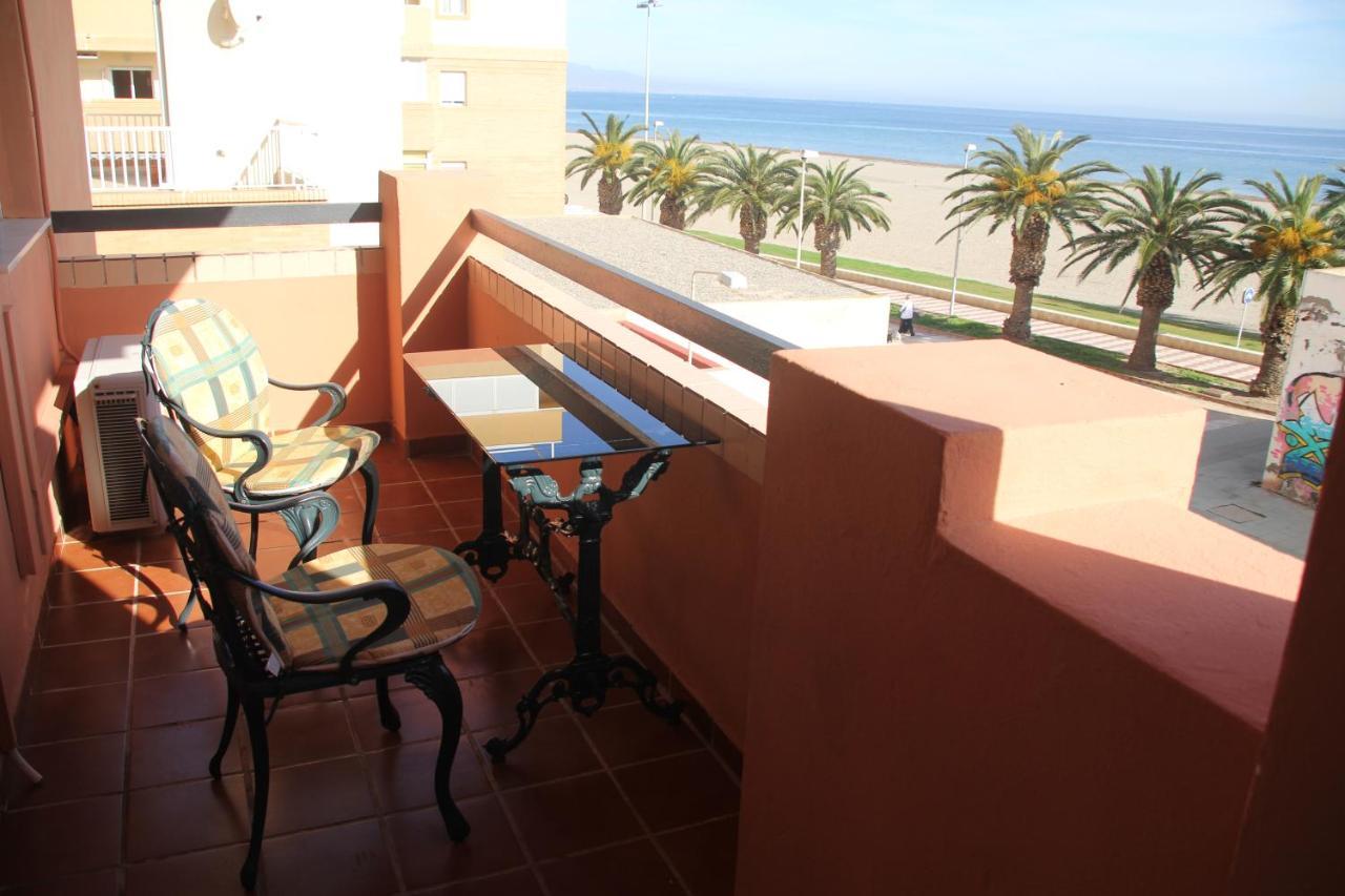 Apartamento En Primera Linea De Playa, Con Vistas A La Playa Y Con Wifi Roquetas de Mar Eksteriør bilde